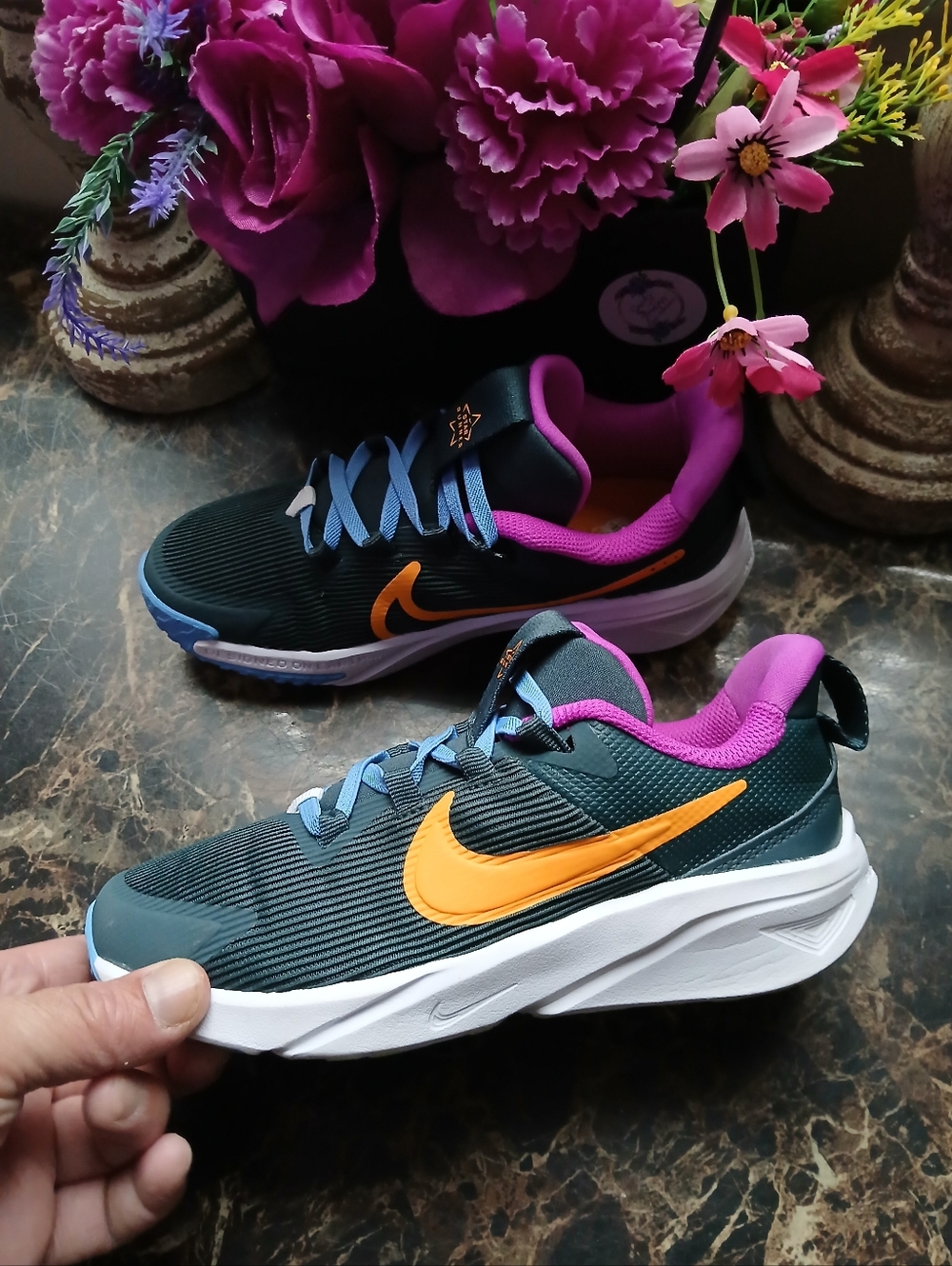 Nike Star Runner 4 Athletic/Lifestyle Velcro Shoes Size 2 Youth Unisex - Picture 4 of 11